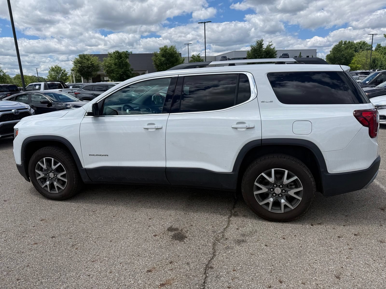 Used 2021 GMC Acadia SLE w/ Driver Convenience Package FWD image 8