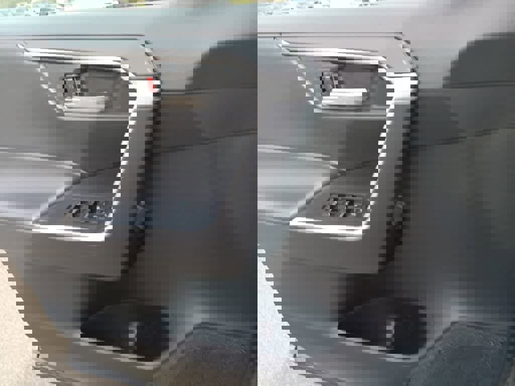 Used 2022 Toyota RAV4 XLE w/ Convenience Package image 15