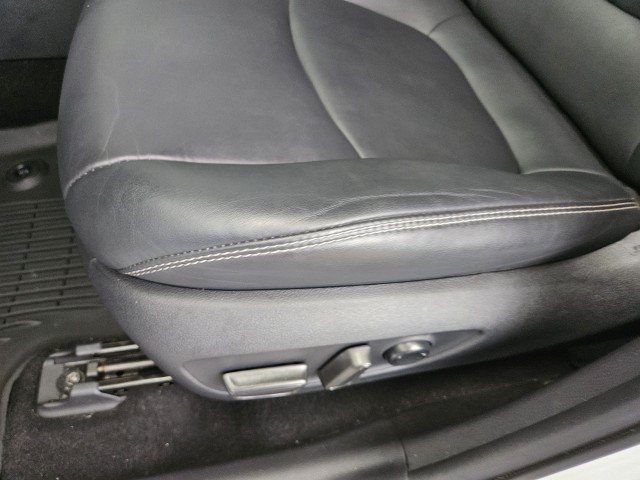 Used 2021 Toyota RAV4 XLE Premium AWD/4WD image 31