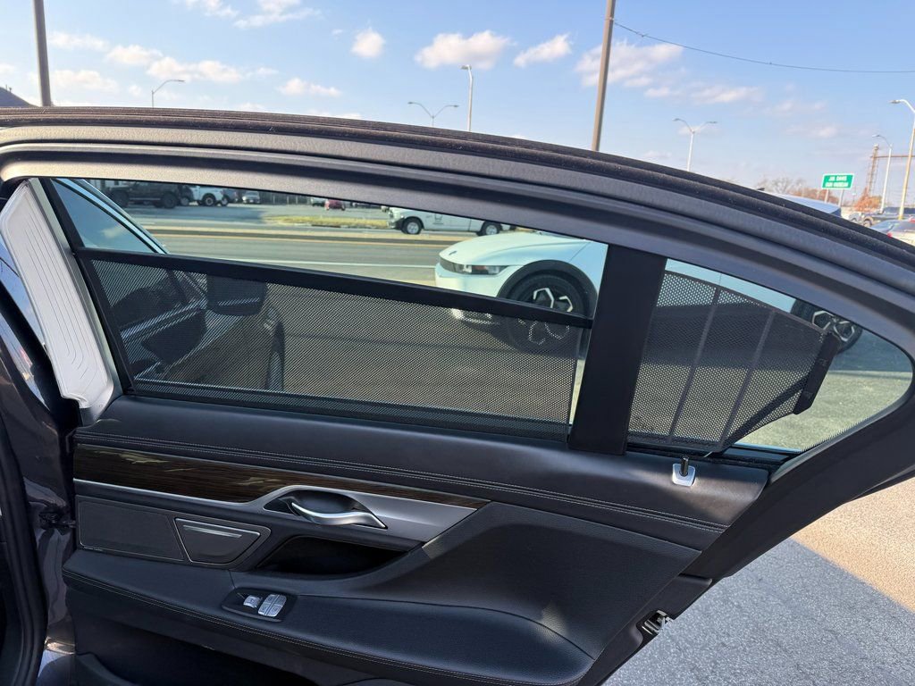 Used 2018 BMW 740e xDrive image 10