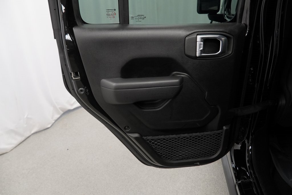 Certified 2022 Jeep Wrangler Unlimited Rubicon w/ Cold Weather Group image 40