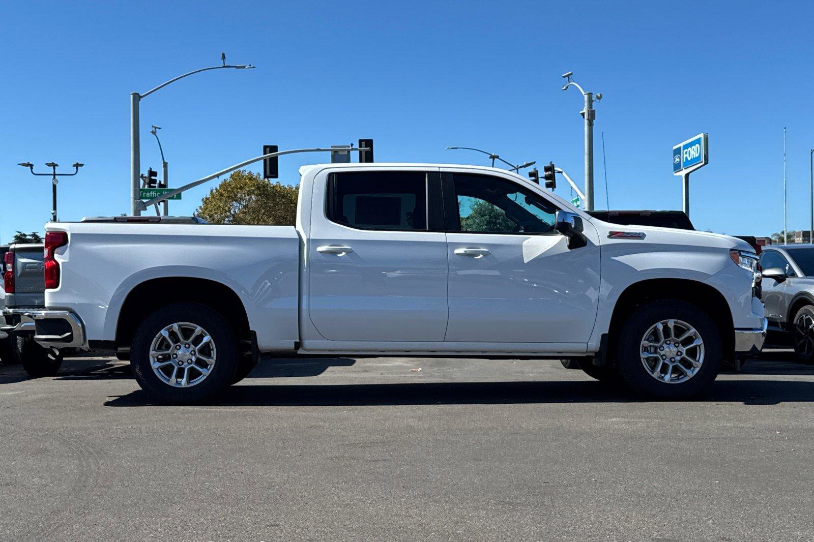 New 2026 Chevrolet Silverado 1500 LT w/ Z71 Off-Road Package image 3