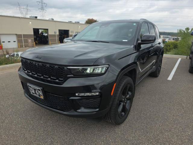 Used 2023 Jeep Grand Cherokee Limited w/ Luxury Tech Group II AWD/4WD image 19