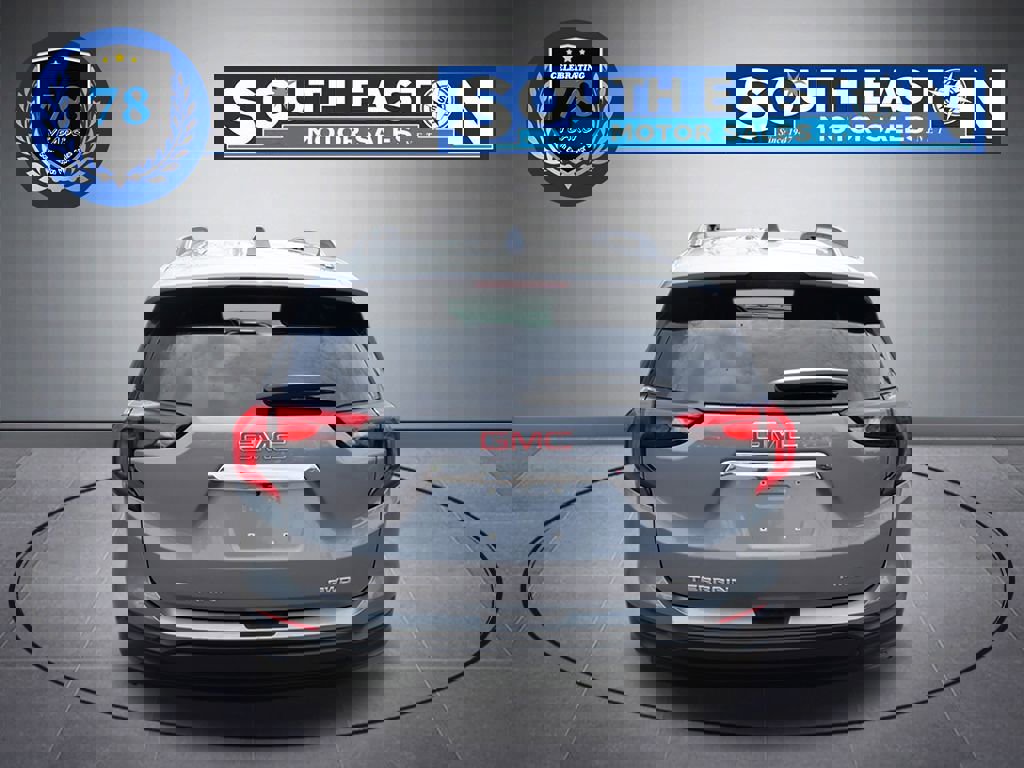 Used 2020 GMC Terrain SLE w/ Driver Convenience Package image 4