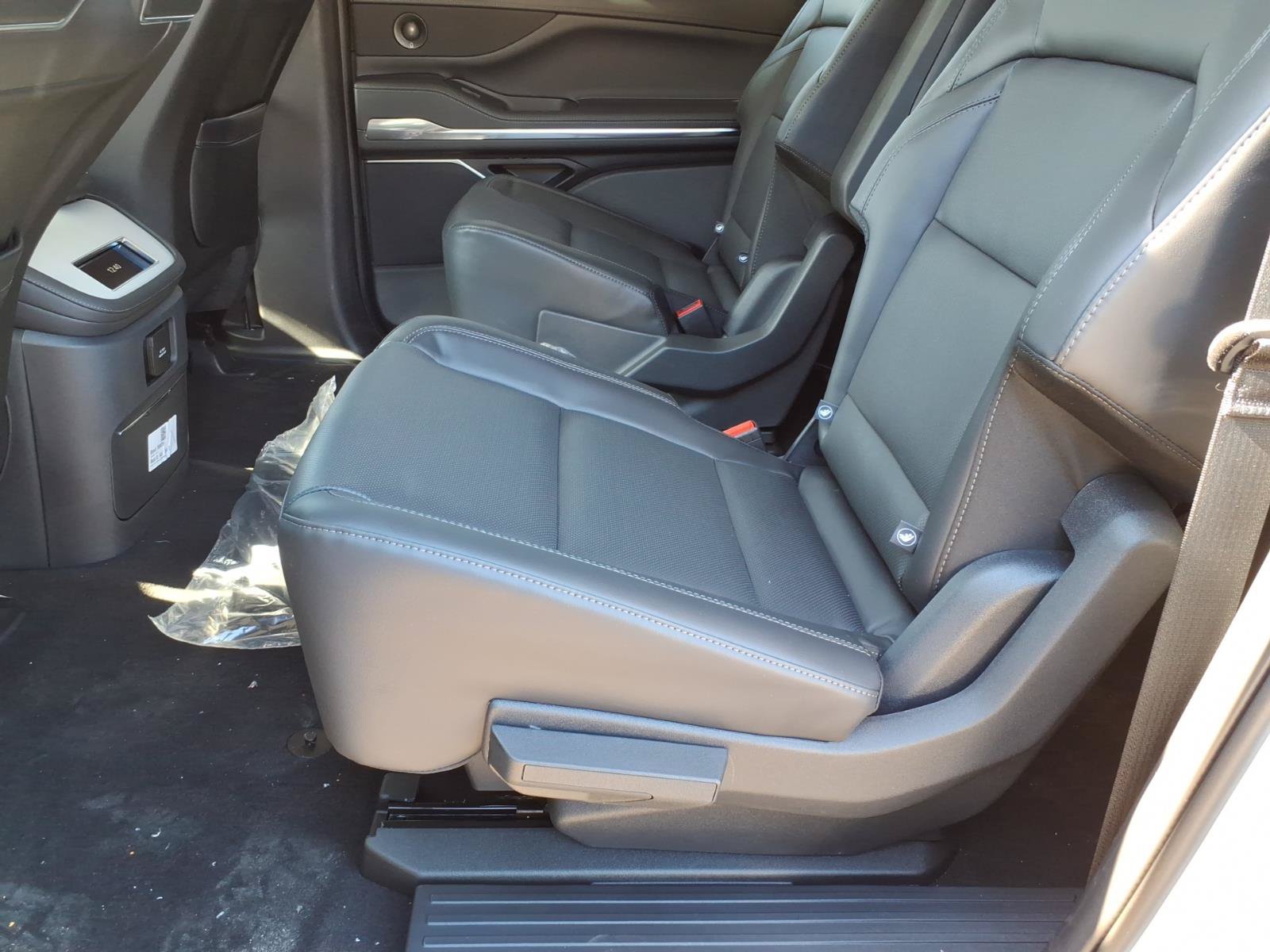 New 2026 Lincoln Navigator L Premier AWD/4WD image 13