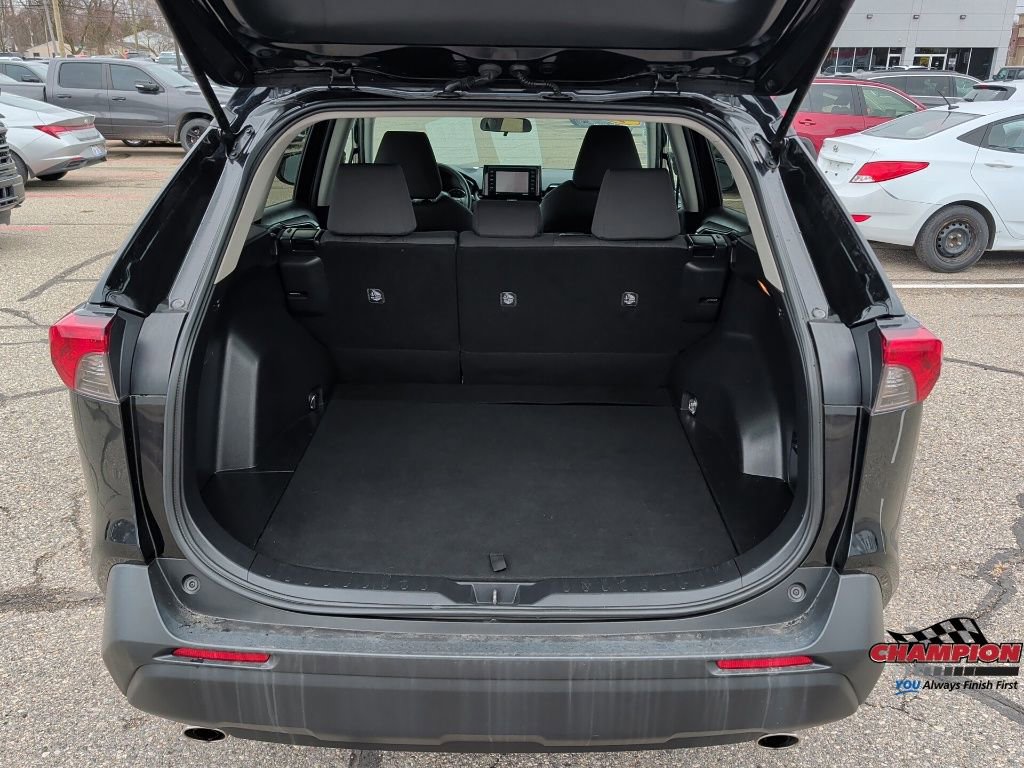 Used 2021 Toyota RAV4 XLE image 8