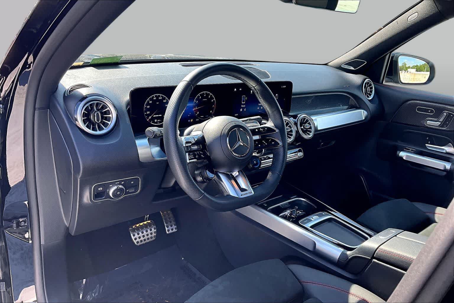 Used 2025 Mercedes-Benz GLB 35 AMG 4MATIC image 18