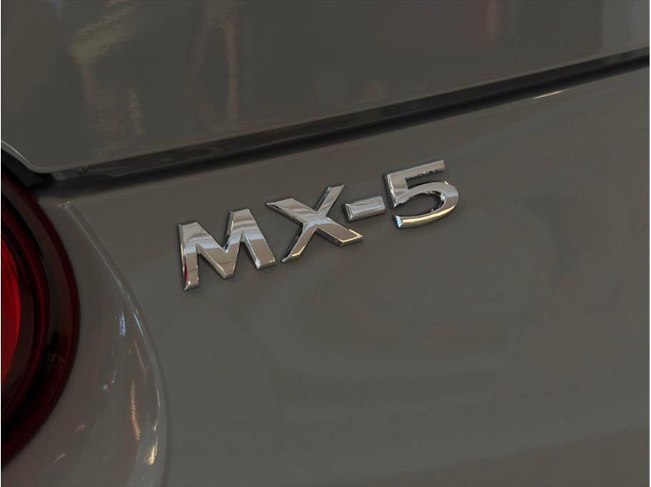 Used 2024 MAZDA MX-5 Miata Club RWD image 36