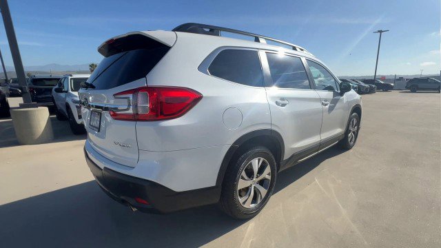 Used 2024 Subaru Ascent Premium w/ Convenience Package image 8