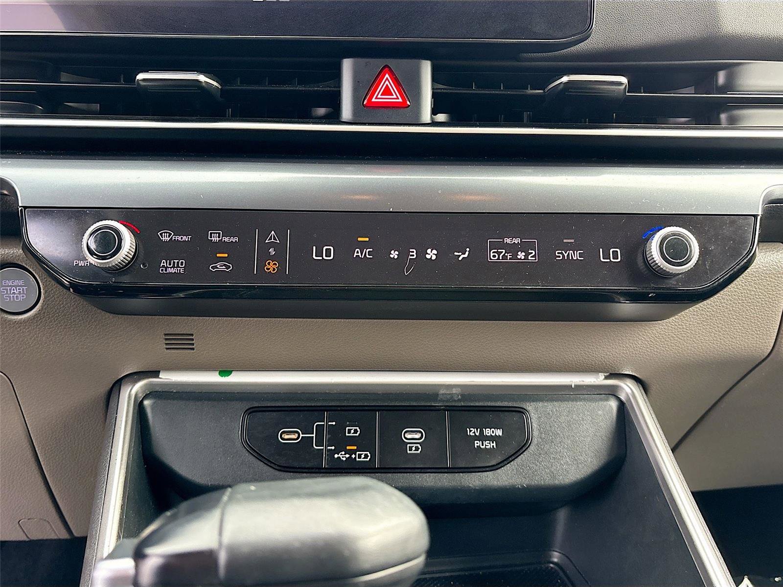 Used 2025 Kia Carnival image 16