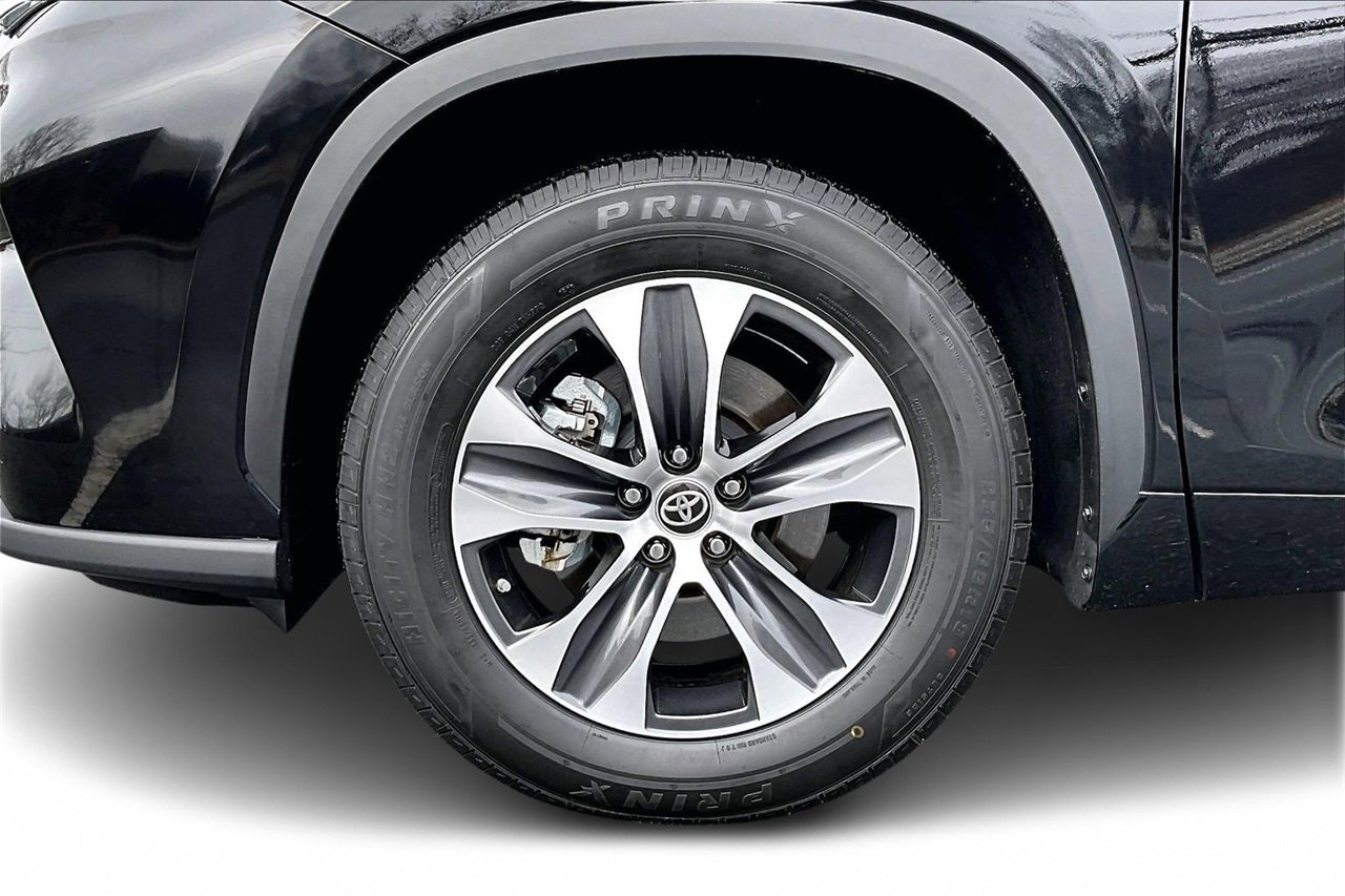 Used 2023 Toyota Highlander L image 31