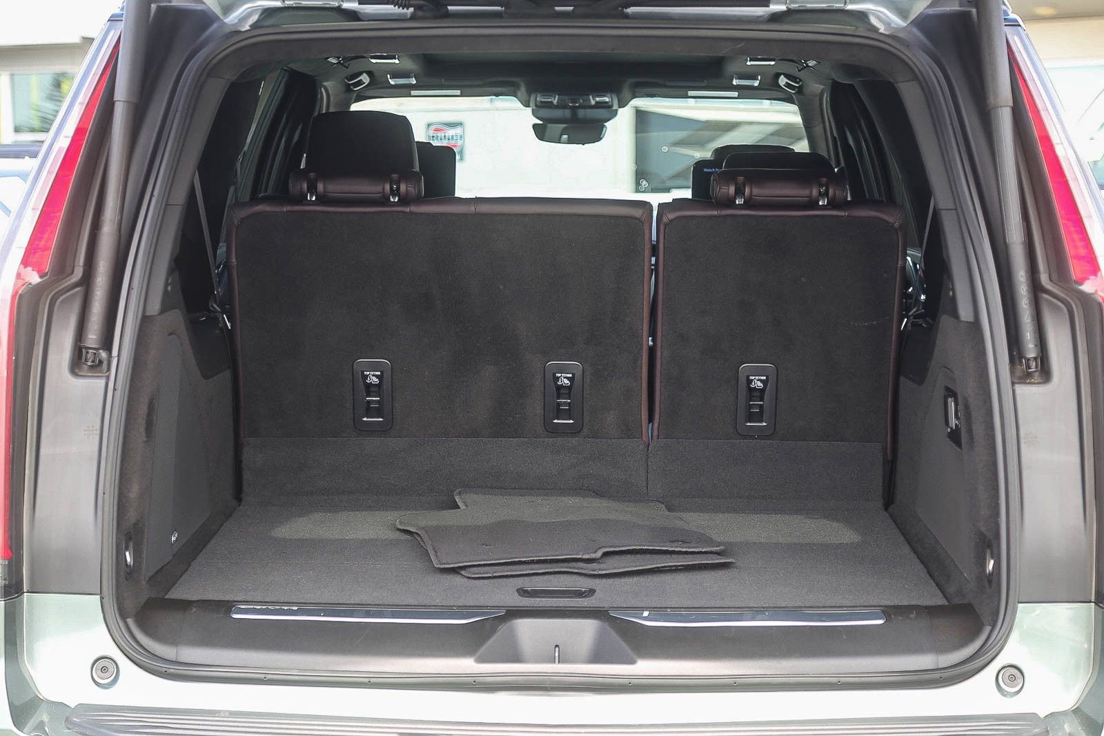 Used 2023 Cadillac Escalade ESV V image 25