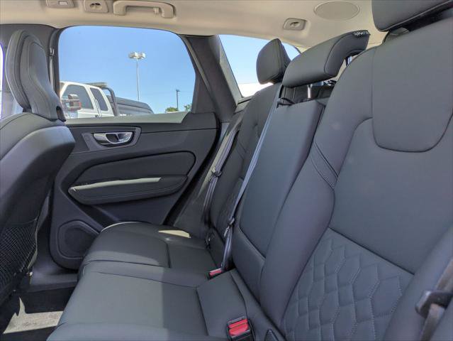 New 2026 Volvo XC60 B5 Plus w/ Climate Package PRO AWD/4WD image 12