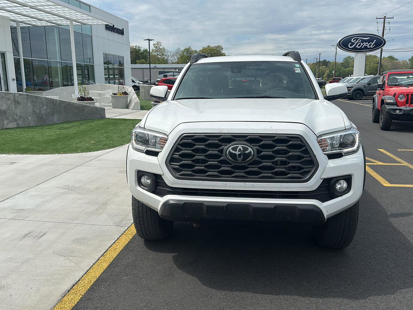 Used 2021 Toyota Tacoma TRD Off-Road image 3