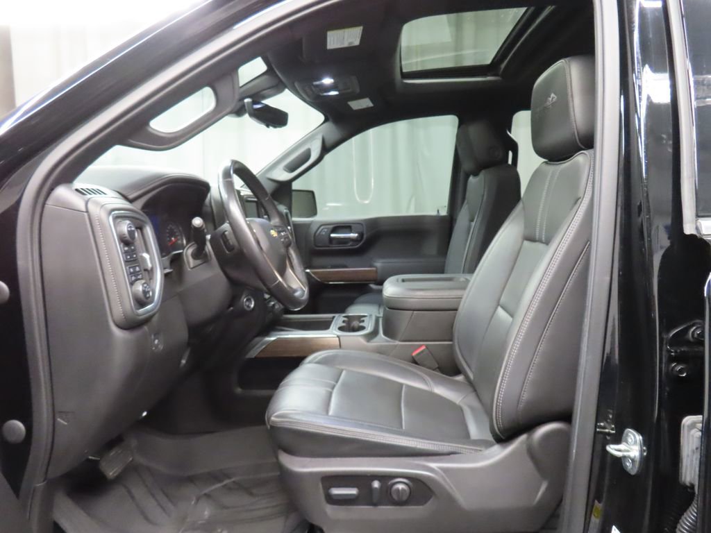 Used 2022 Chevrolet Silverado 1500 High Country w/ Technology Package image 9