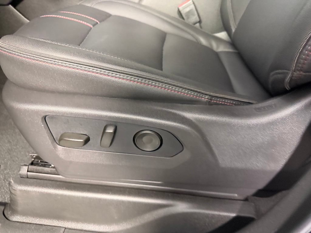 Used 2026 Chevrolet Suburban RST RWD image 21