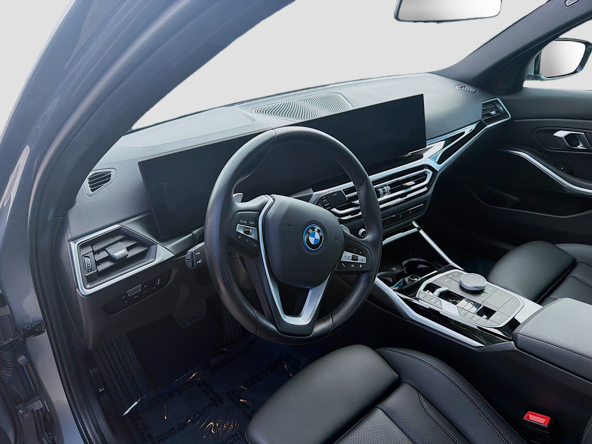 Used 2024 BMW 330e image 7