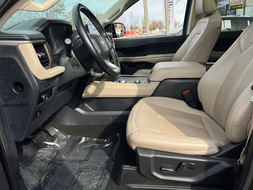 Used 2024 Ford Expedition Limited image 19