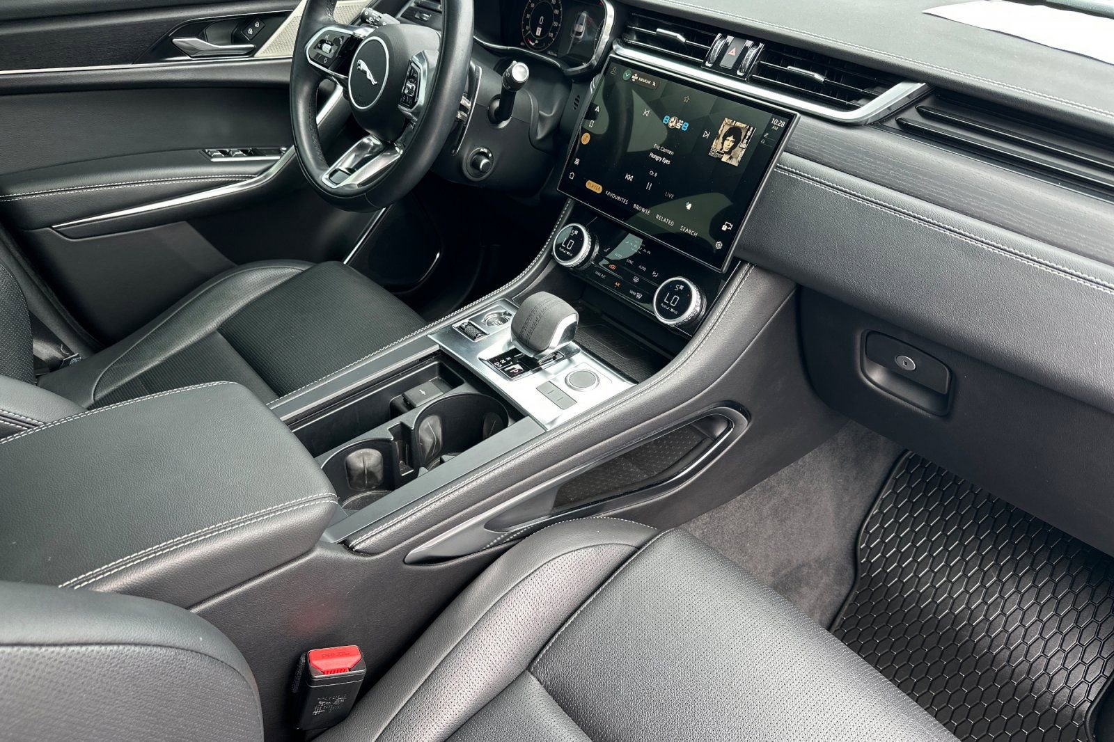 Used 2024 Jaguar F-PACE R-Dynamic S AWD/4WD image 15