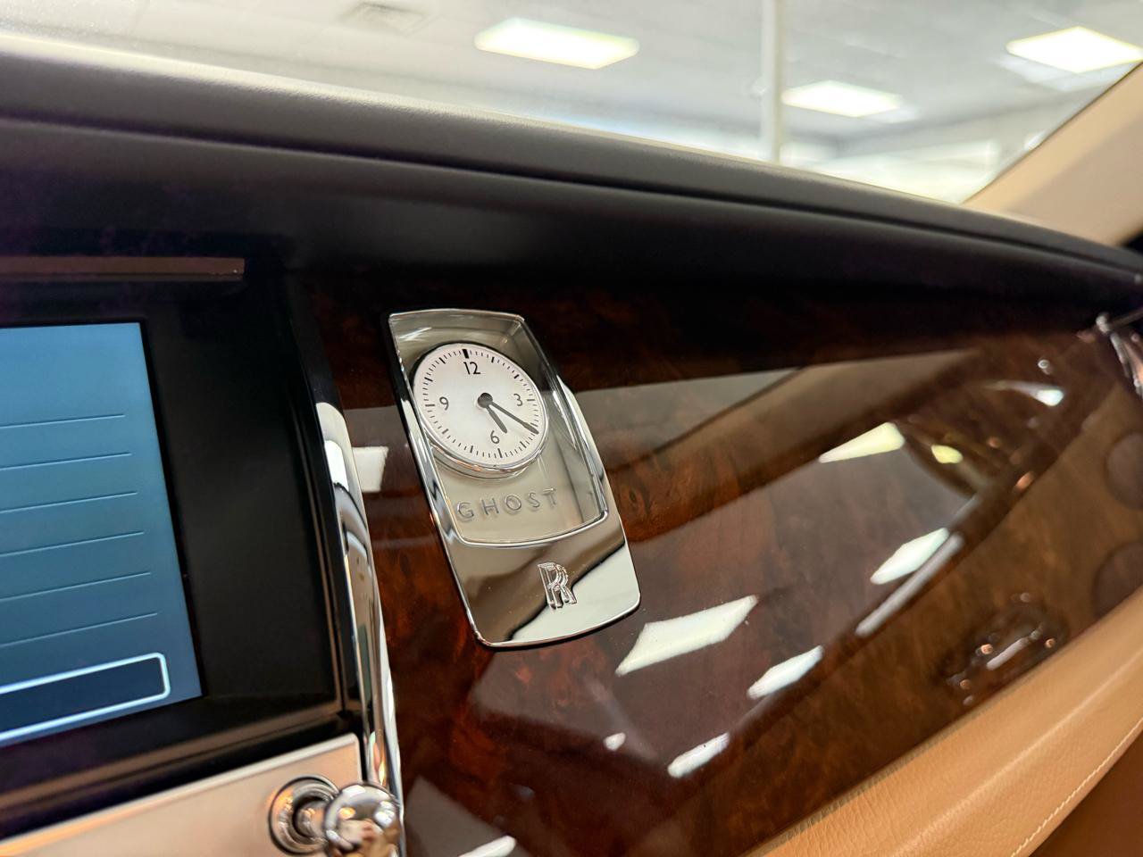 Used 2011 Rolls-Royce Ghost RWD image 17