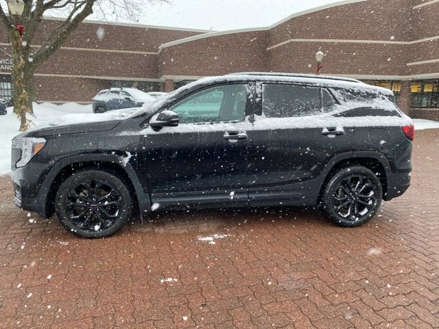 Used 2022 GMC Terrain SLT w/ Elevation Edition image 6