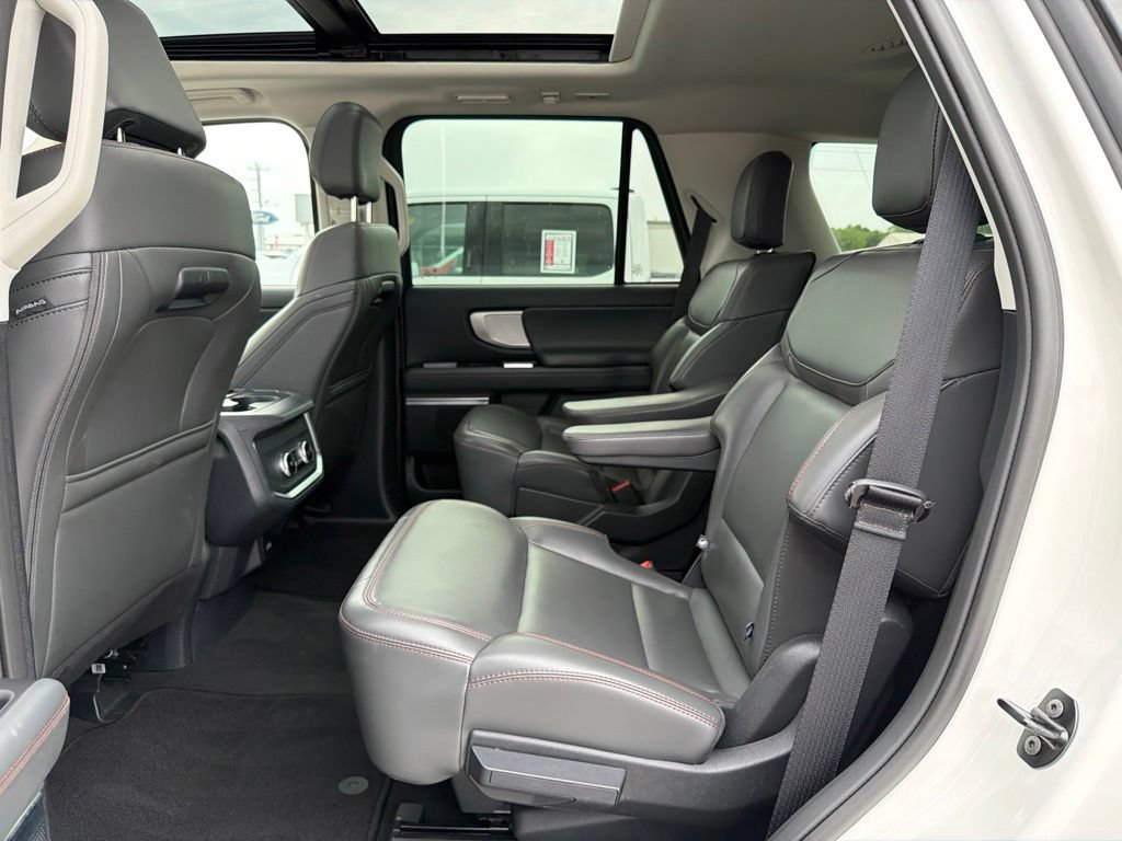 Used 2025 Ford Expedition Active AWD/4WD image 44