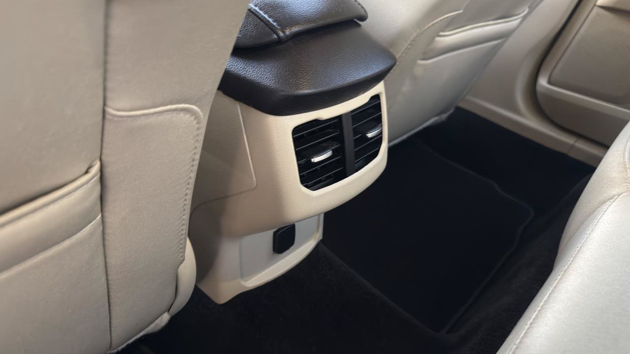 Used 2016 Ford Fusion SE FWD image 33