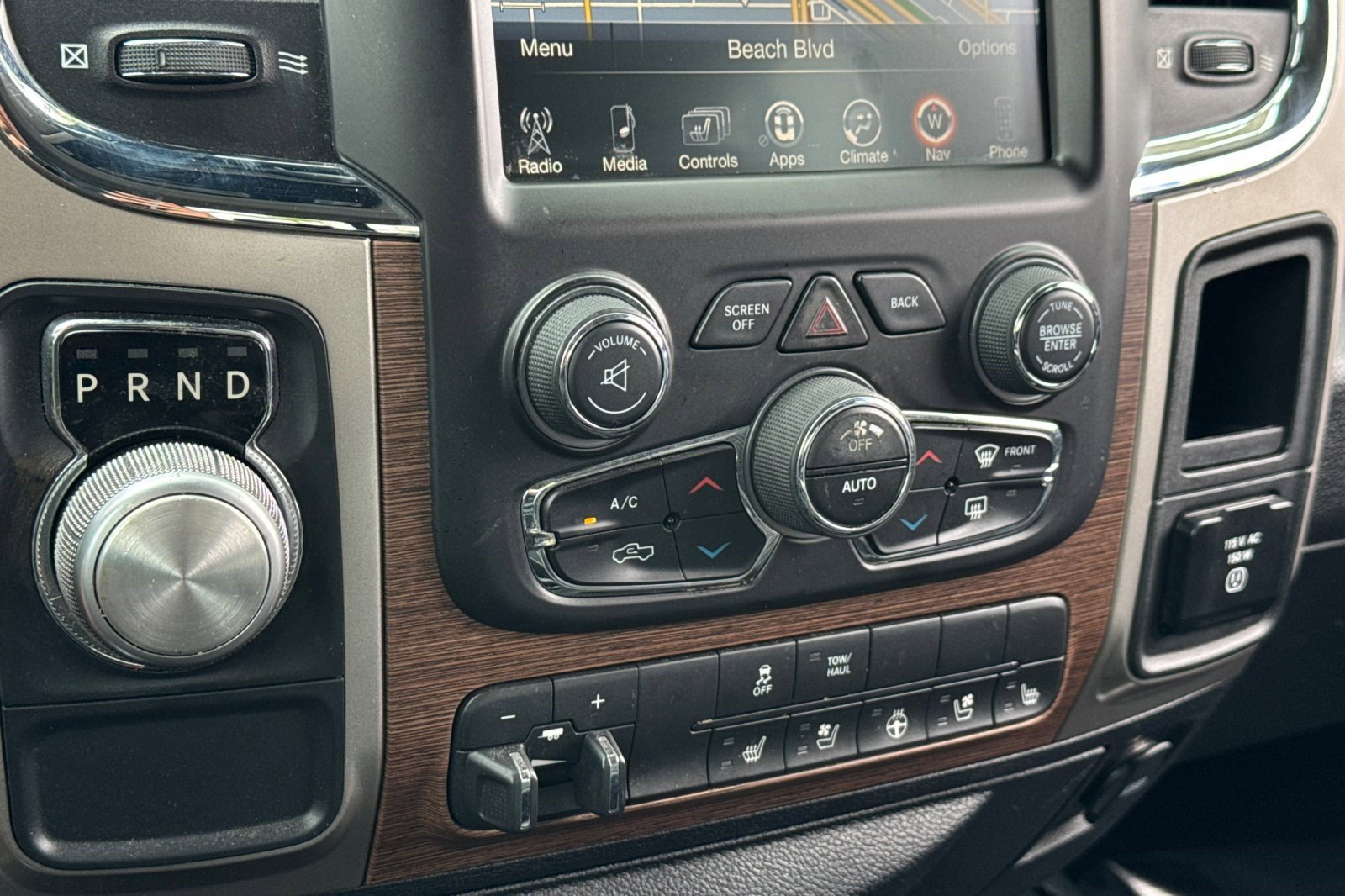Used 2017 RAM 1500 Laramie RWD image 15
