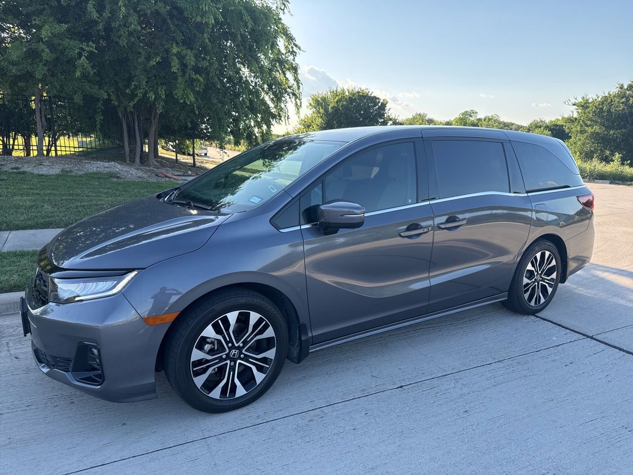 Used 2025 Honda Odyssey Elite image 1