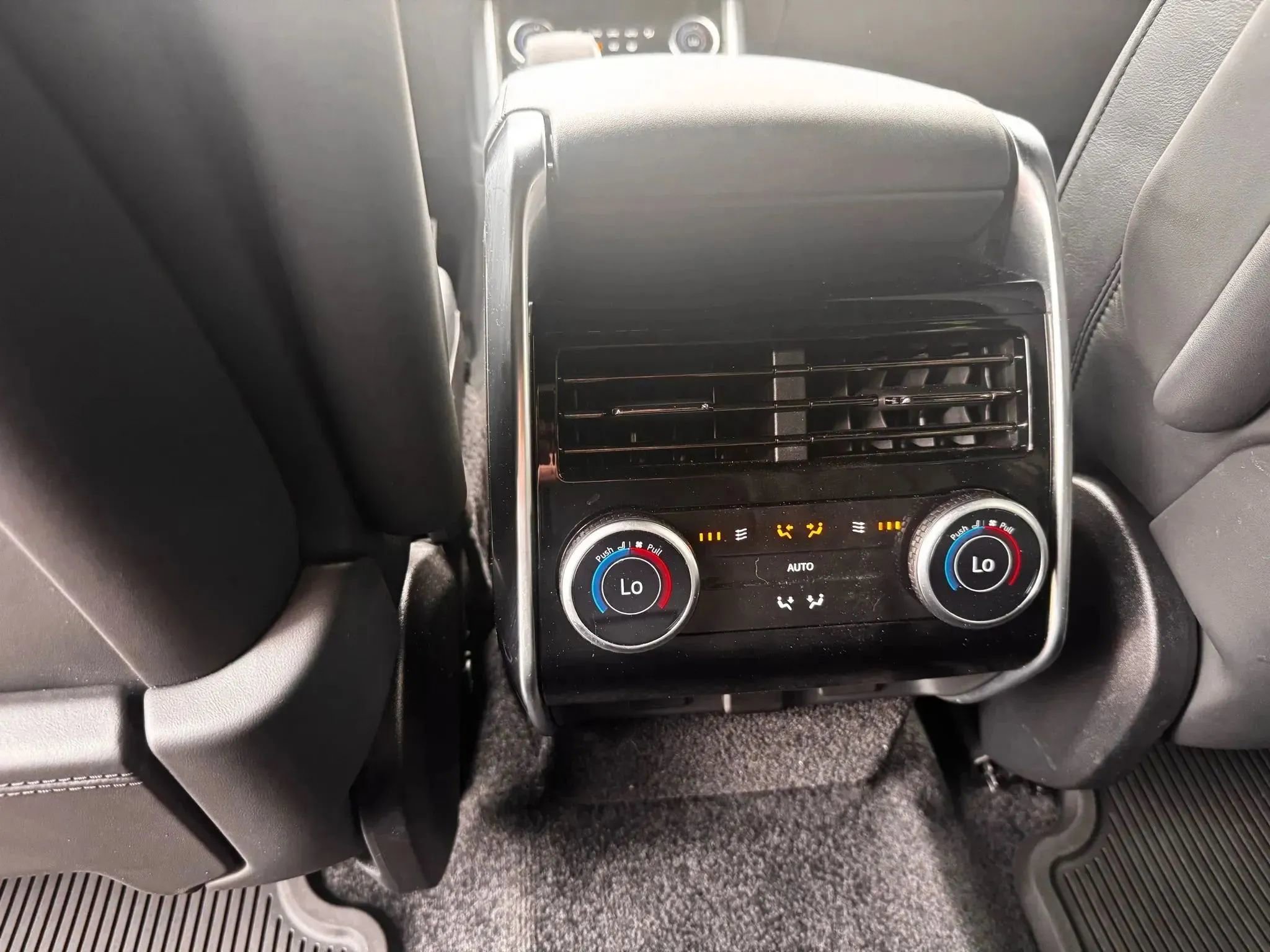 Used 2023 Land Rover Range Rover SE image 20