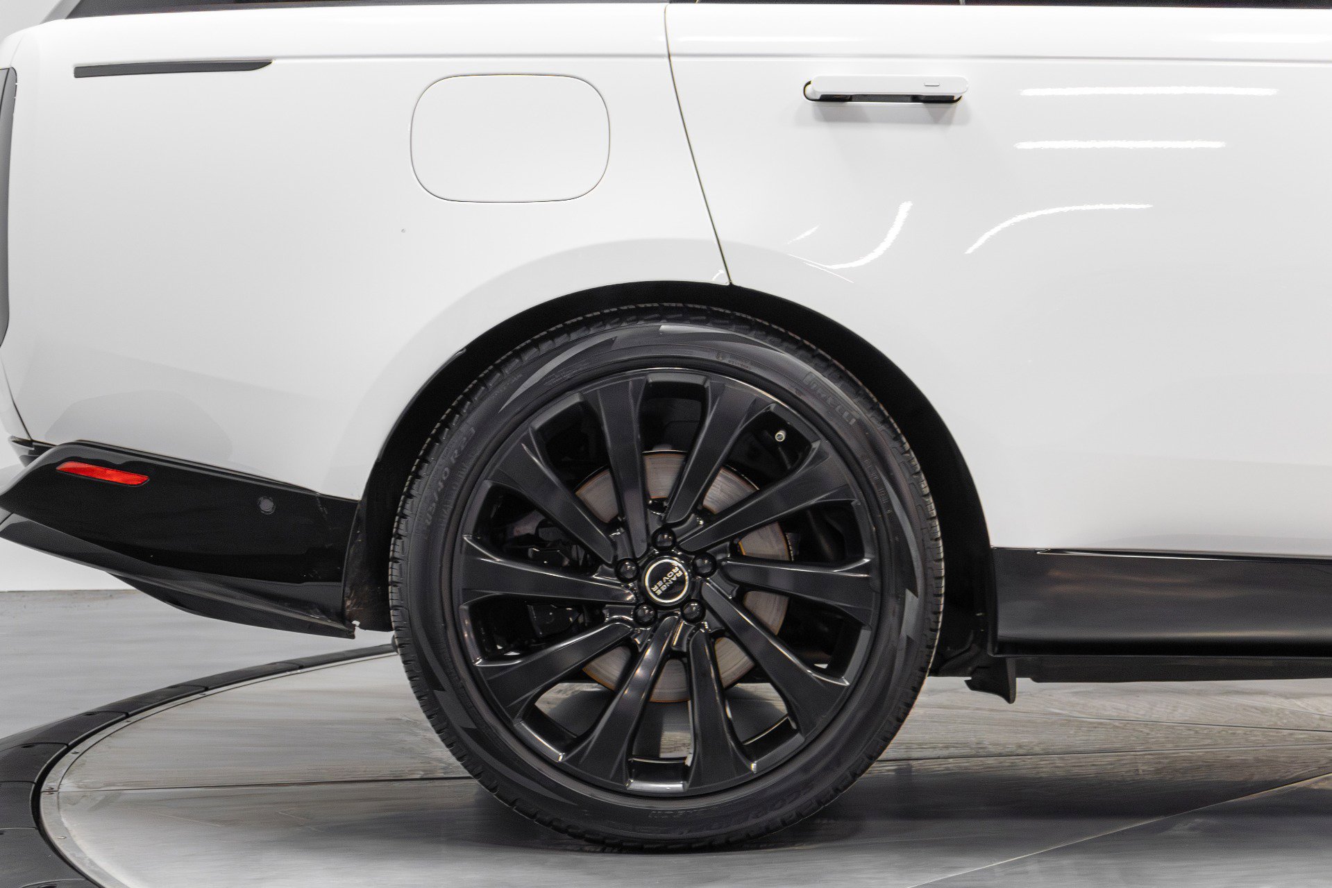 Used 2023 Land Rover Range Rover Long Wheelbase Autobiography image 16