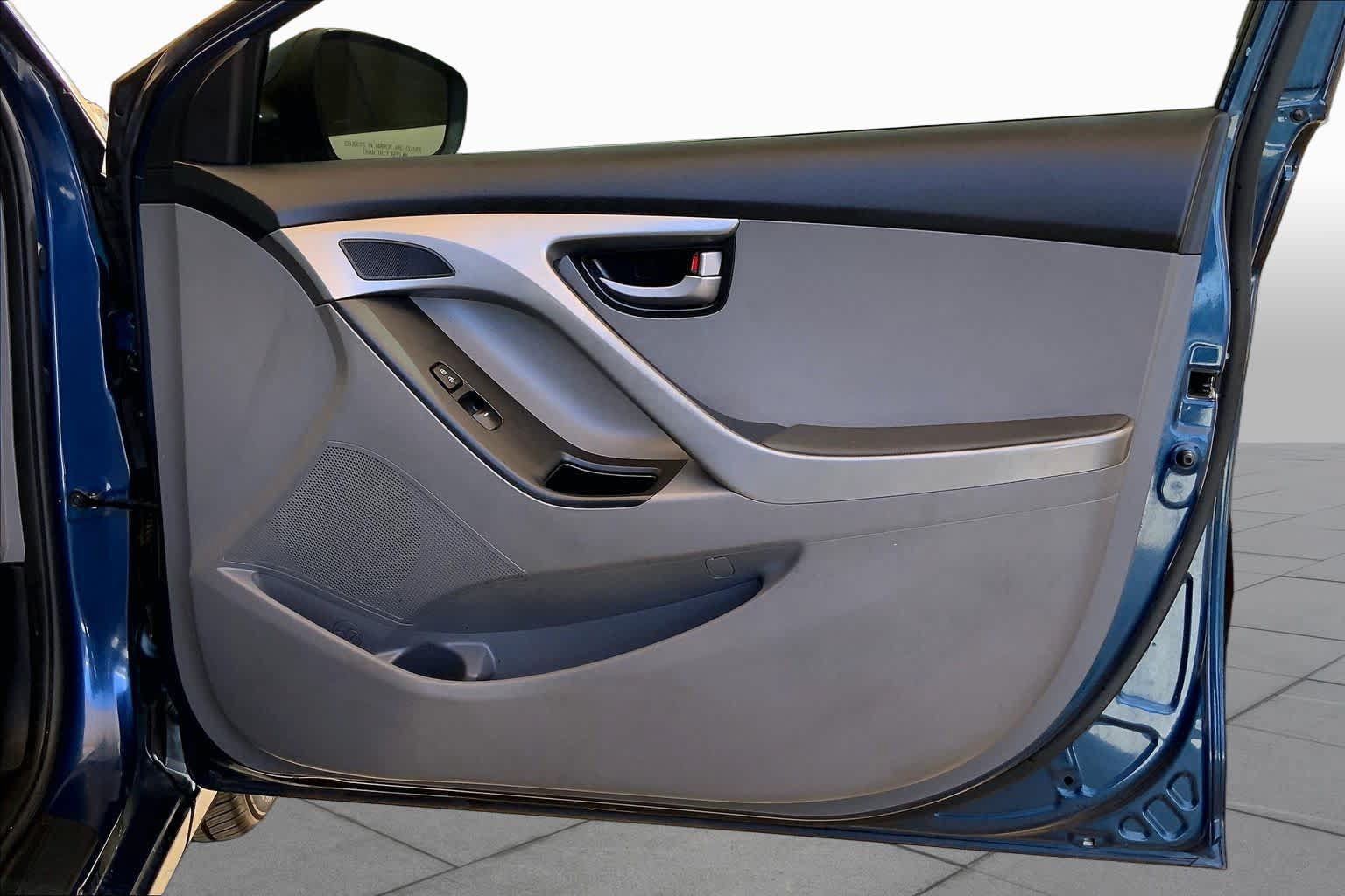 Used 2014 Hyundai Elantra SE FWD image 21