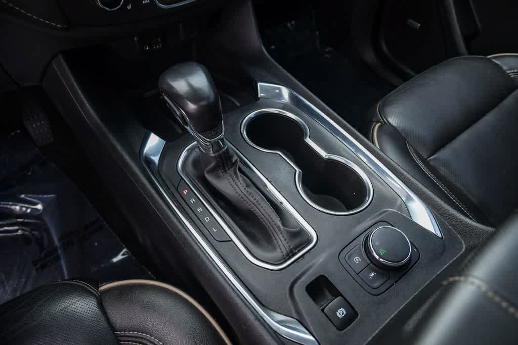 Used 2022 Chevrolet Traverse Premier FWD image 20