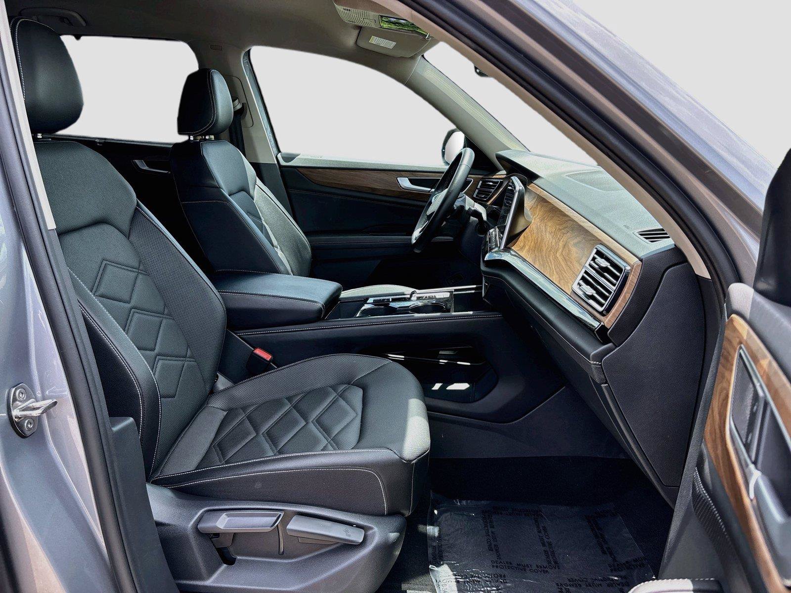 Used 2025 Volkswagen Atlas SE FWD image 28
