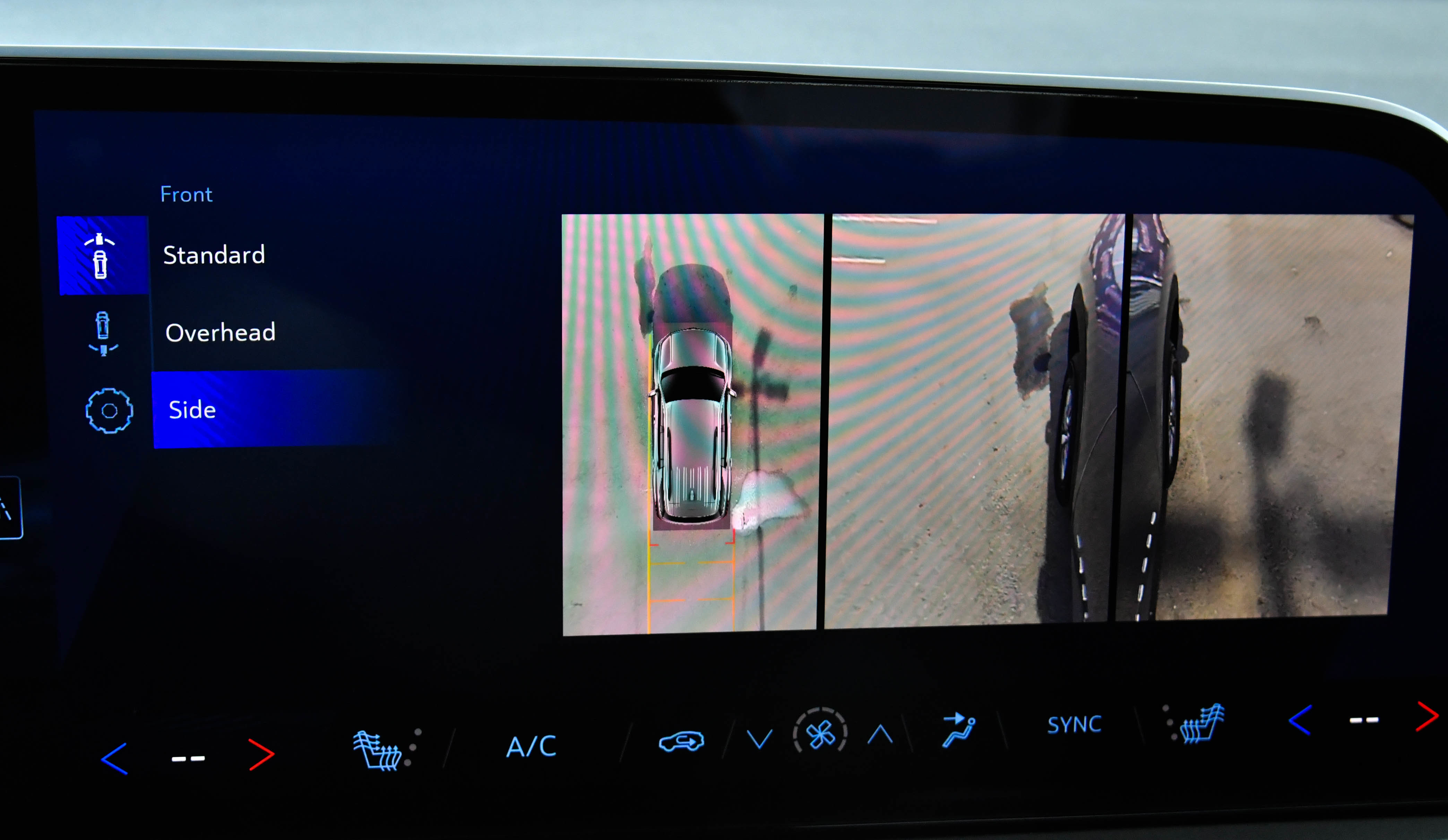 Used 2024 Chevrolet Traverse LT image 25