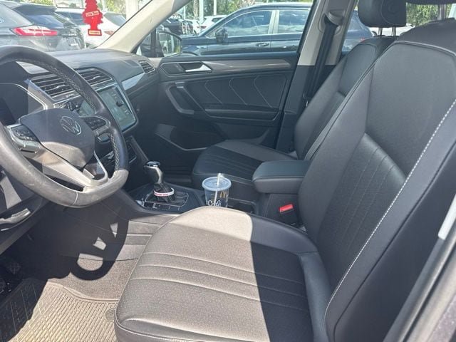 Certified 2023 Volkswagen Tiguan SE w/ Panoramic Sunroof Package FWD image 15