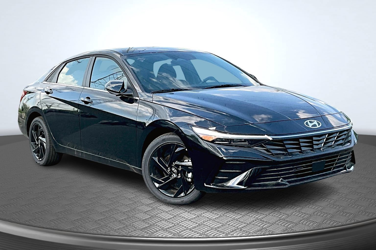 New 2026 Hyundai Elantra SEL Sport FWD image 2