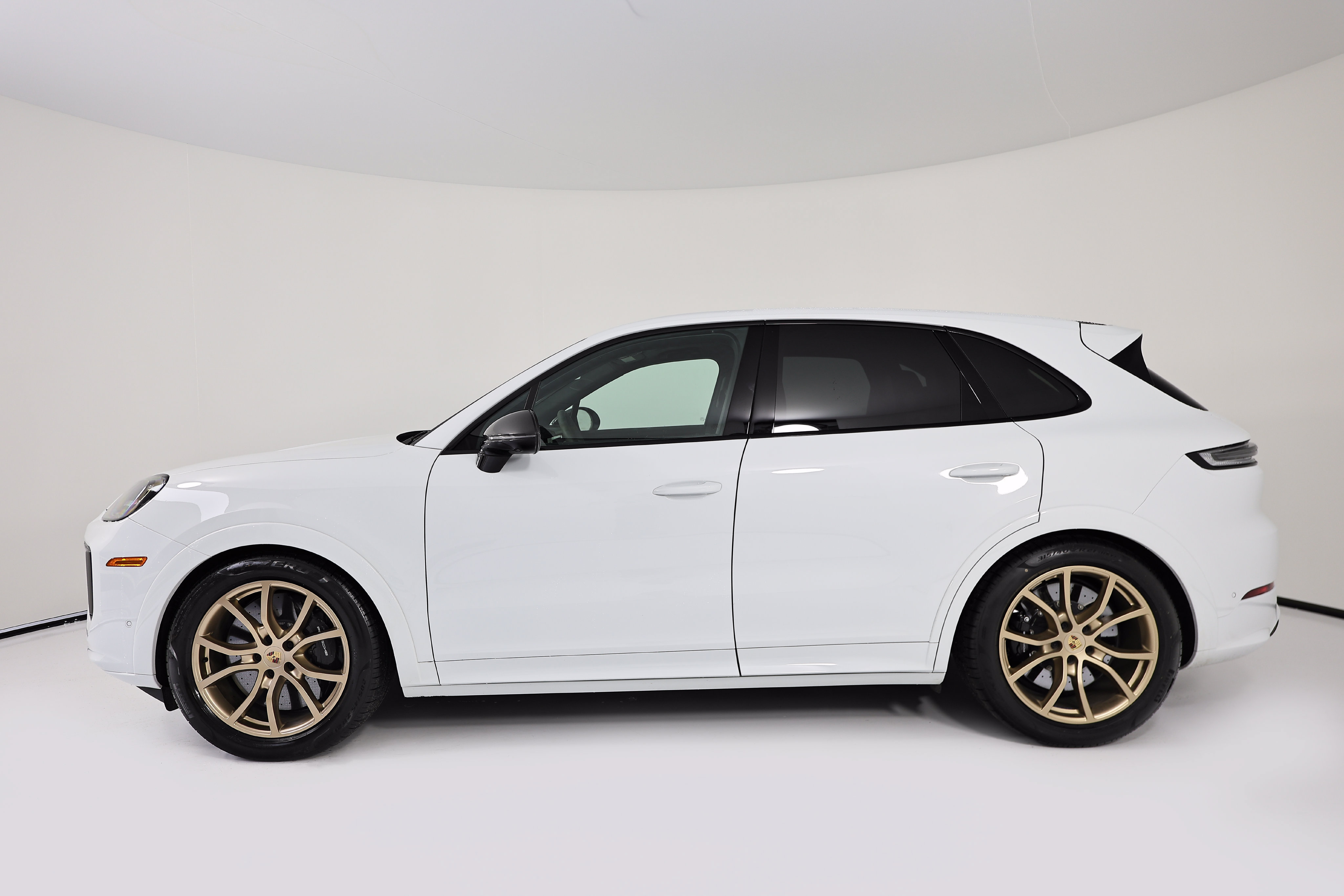 Certified 2025 Porsche Cayenne GTS AWD/4WD image 2