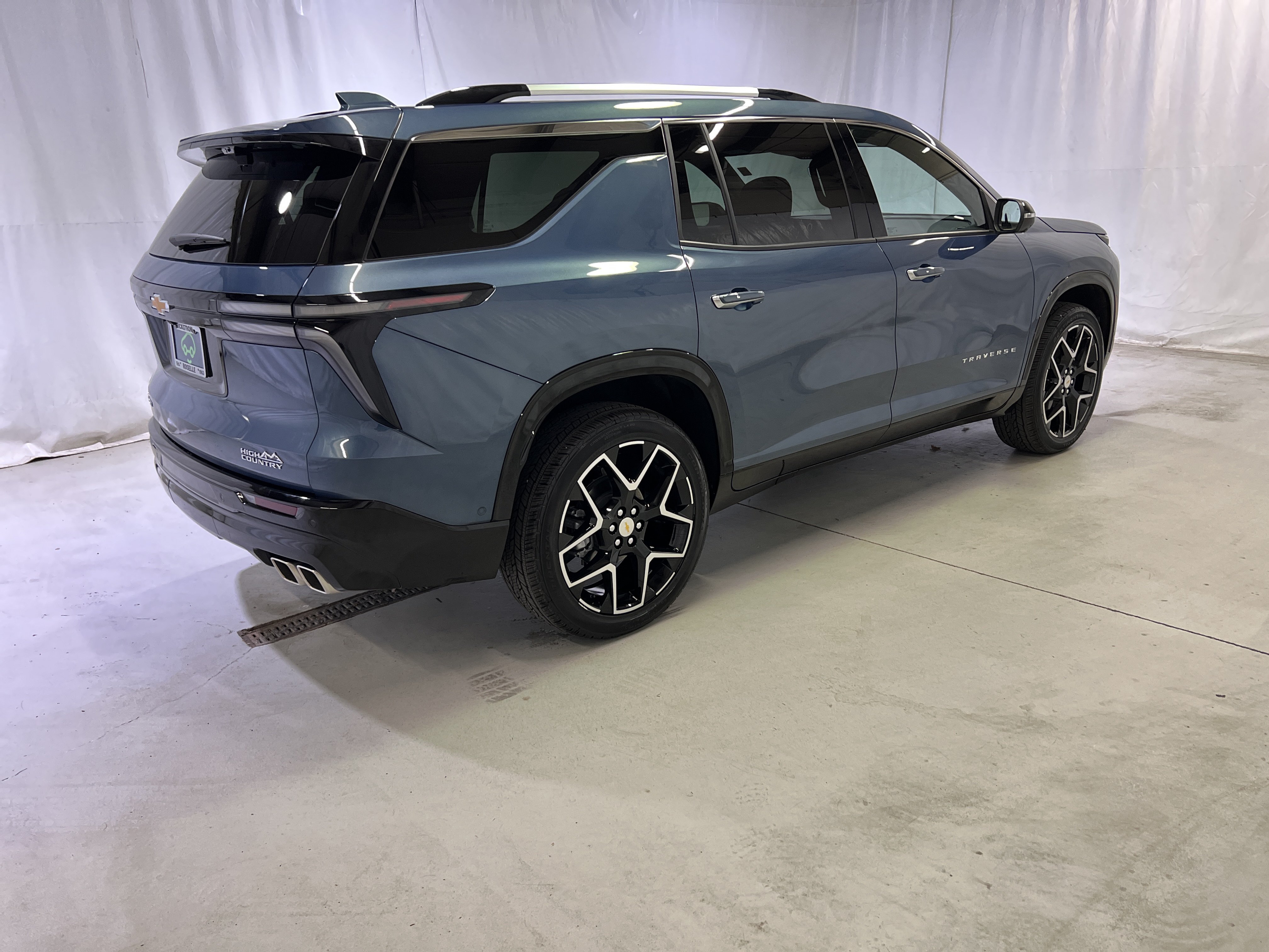 Used 2026 Chevrolet Traverse High Country FWD image 11