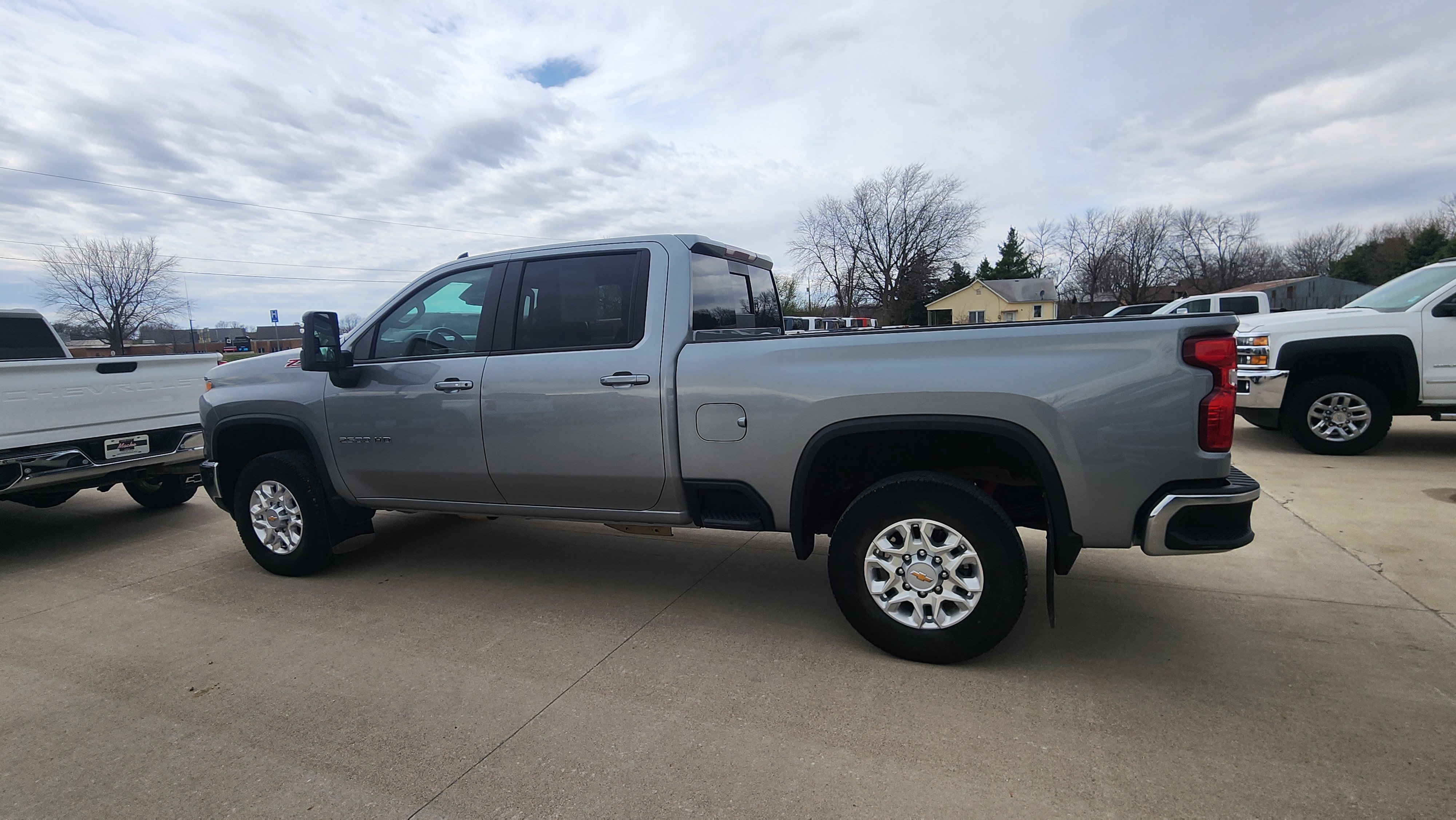 Used 2025 Chevrolet Silverado 2500 LT AWD/4WD image 9