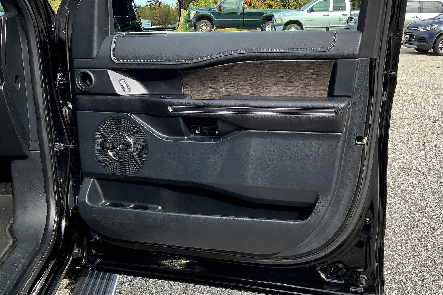 Used 2018 Ford Expedition Limited image 22