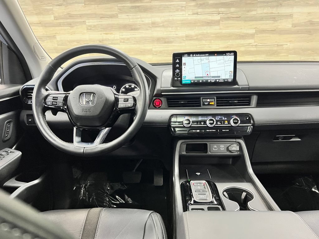 Used 2025 Honda Pilot Touring image 2