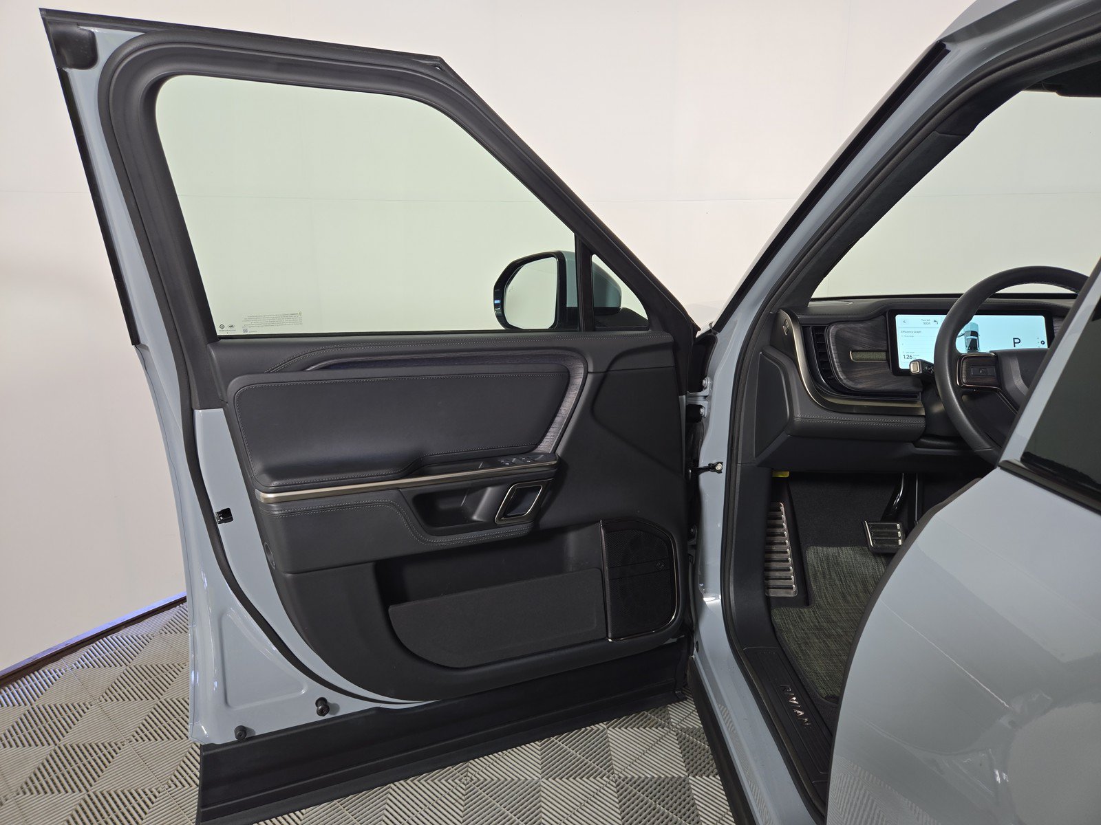 Used 2024 Rivian R1T Adventure AWD/4WD image 16