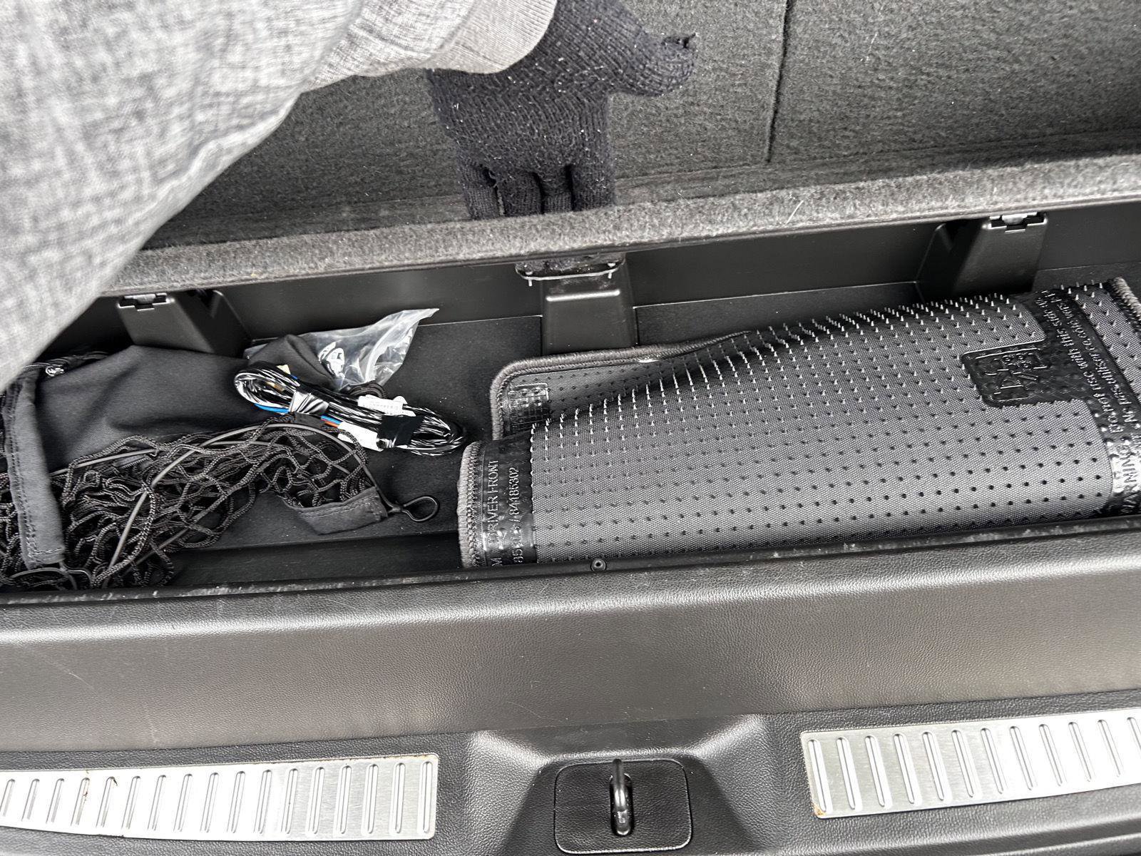 Used 2017 Cadillac Escalade Luxury image 16