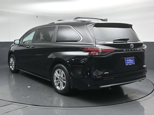 Used 2024 Toyota Sienna Platinum AWD/4WD image 6