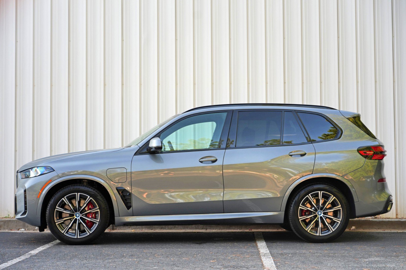 Used 2024 BMW X5 xDrive50e w/ M Sport Package AWD/4WD image 9