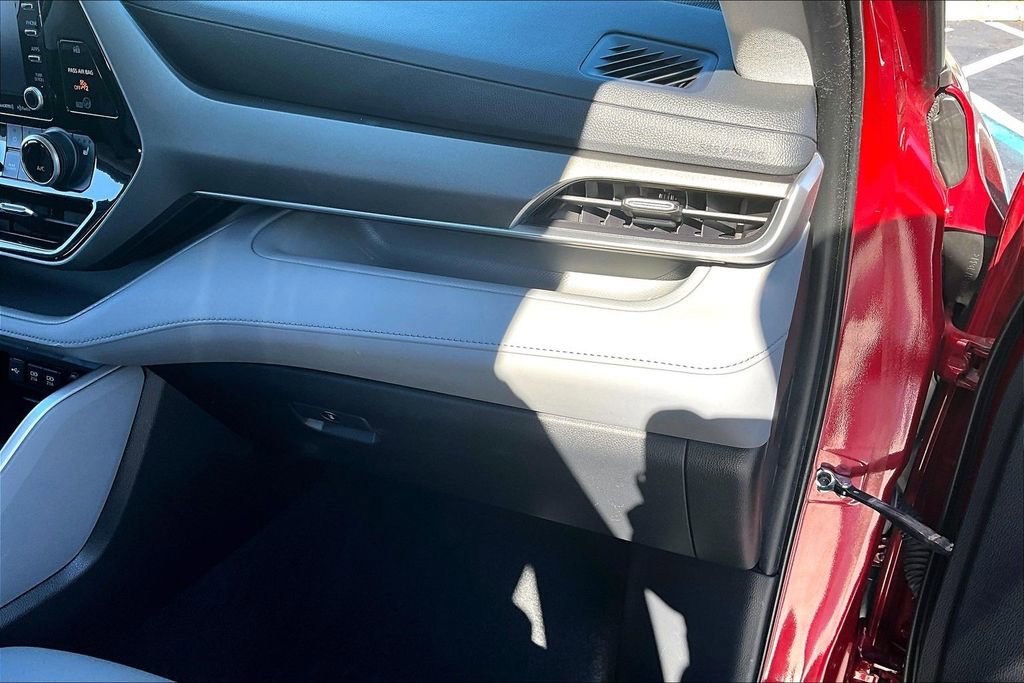 Used 2021 Toyota Highlander XLE image 26
