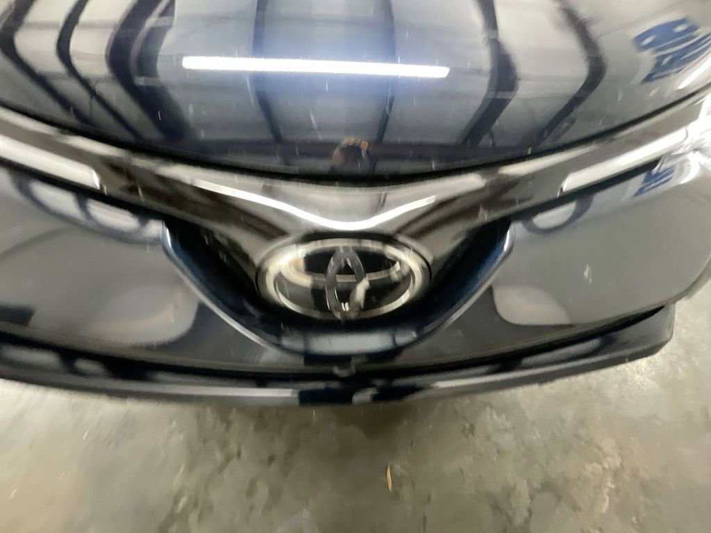 Used 2018 Toyota RAV4 Platinum image 30