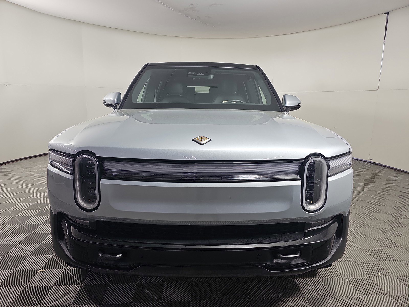 Used 2025 Rivian R1S Adventure AWD/4WD image 8