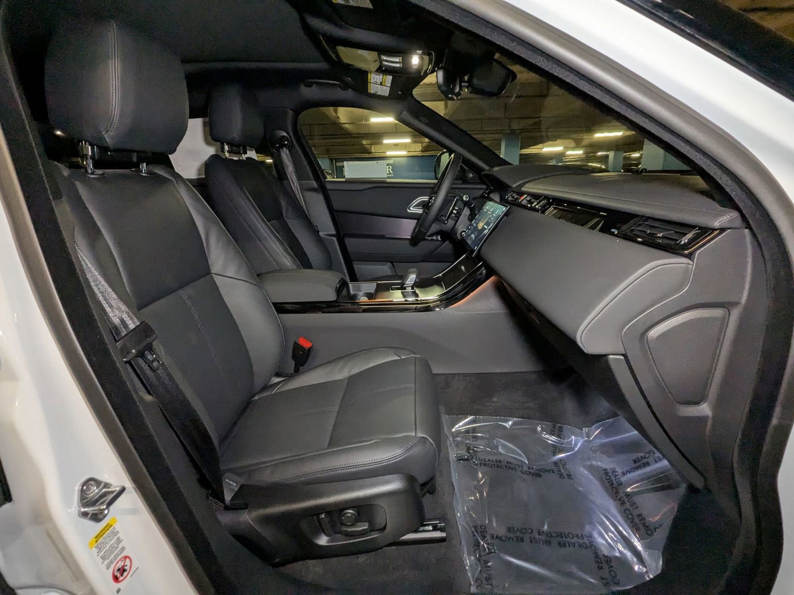 New 2026 Land Rover Range Rover Velar Dynamic SE image 17